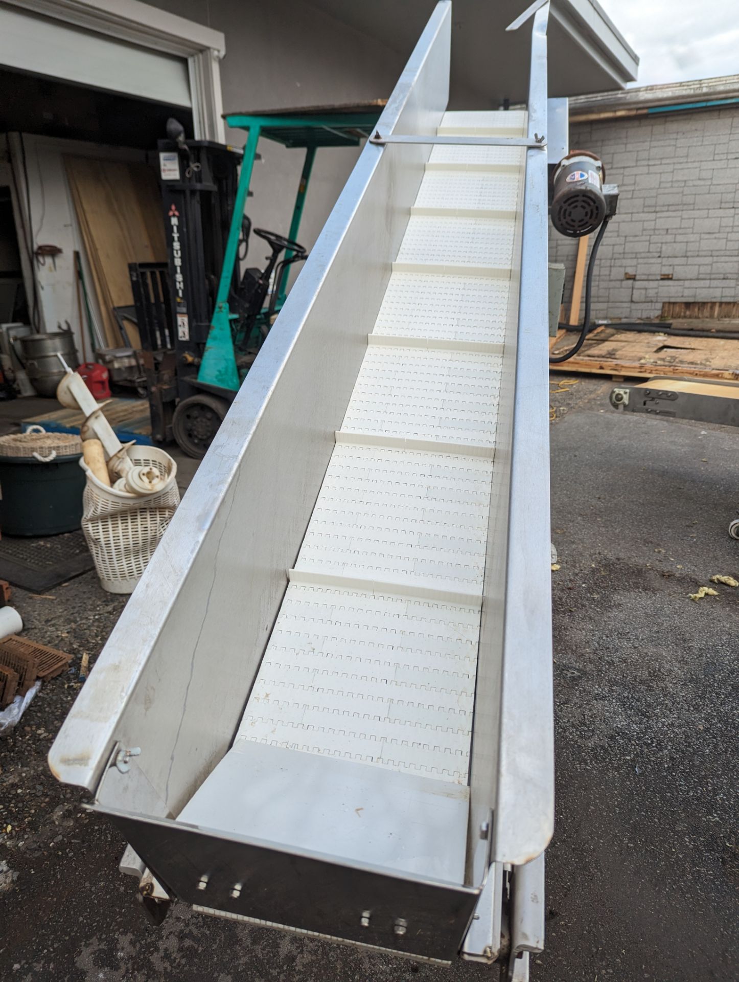 Incline Conveyor with 12" Belt