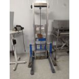 Manual Genie Bowl Lifter