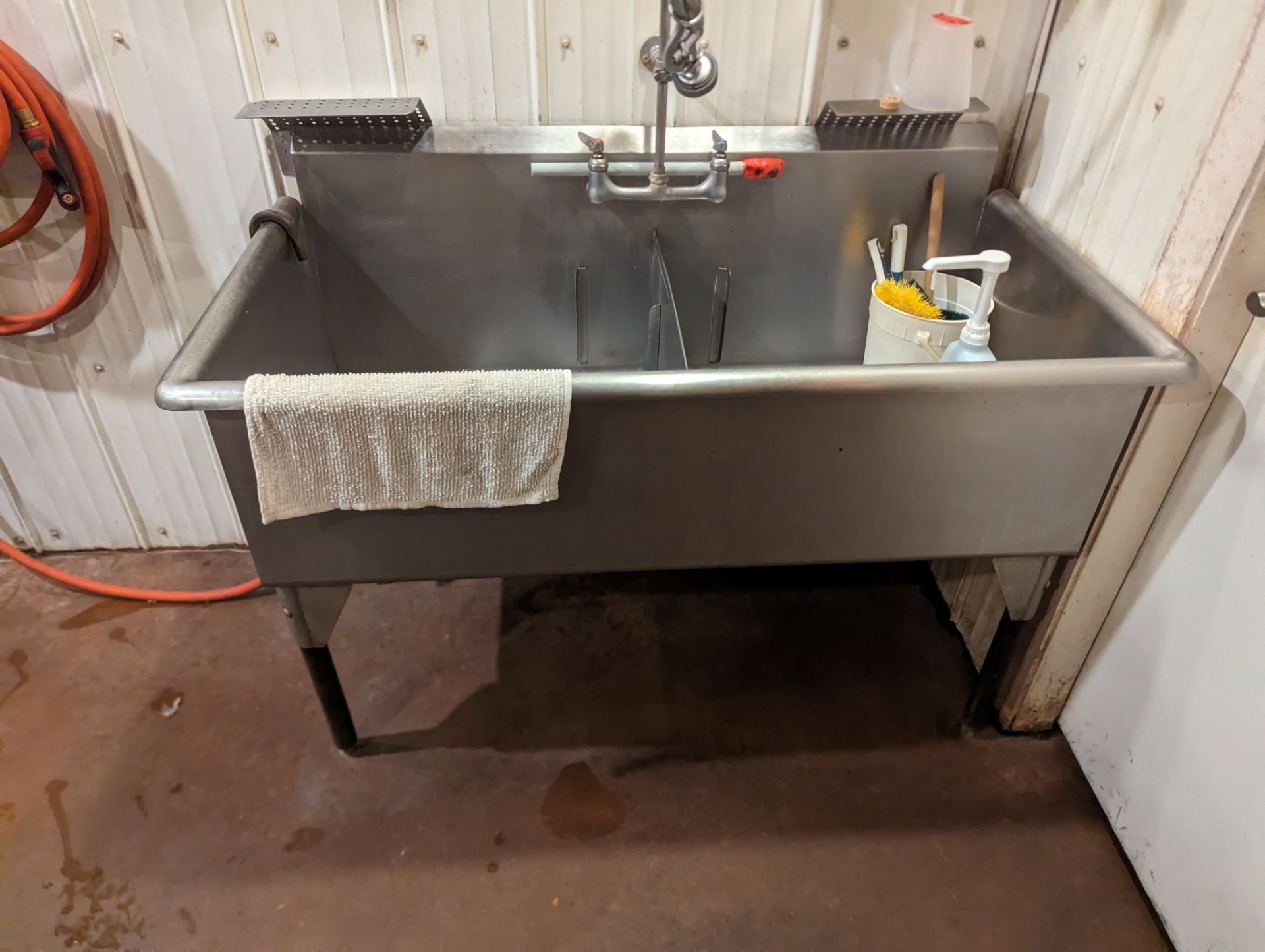 2 Well Stainless Steel Sink with Wash Wand
