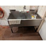 2 Well Stainless Steel Sink with Wash Wand