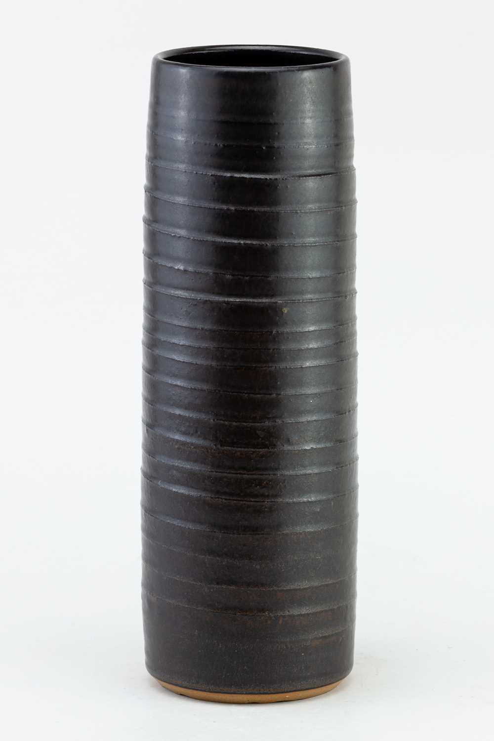 † JOHN SOLLY (1928-2004); a tall cylindrical stoneware vase with pronounced ribbing covered in - Image 4 of 6