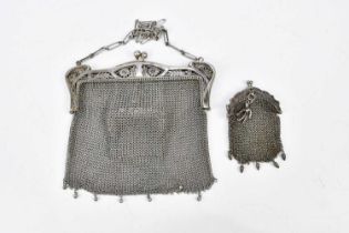 A white metal lady's mesh purse with quatrefoil decoration to the rim with internal smaller purse