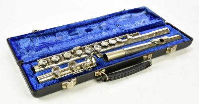 BOOSEY & HAWKES; a Regent flute, cased.