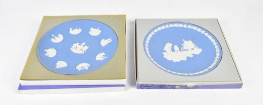 WEDGWOOD; two jasperware commemorative plates including the Apollo 11 moon landing and London,