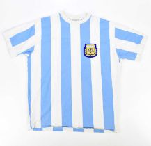 DIEGO MARADONA; a 1980s Argentina retro style football shirt, signed to the reverse, size L.