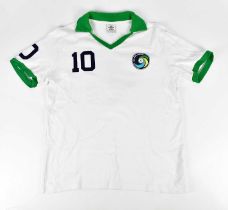 PELÉ; an Umbro retro style New York Cosmos signed football shirt, signed to the reverse, size XXL.