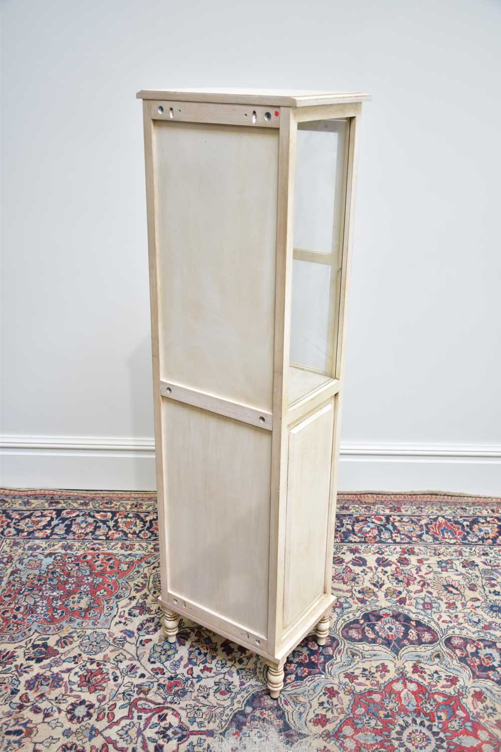 A modern white painted display cabinet with single glazed and panelled door, width 41cm, depth 30cm, - Image 3 of 3