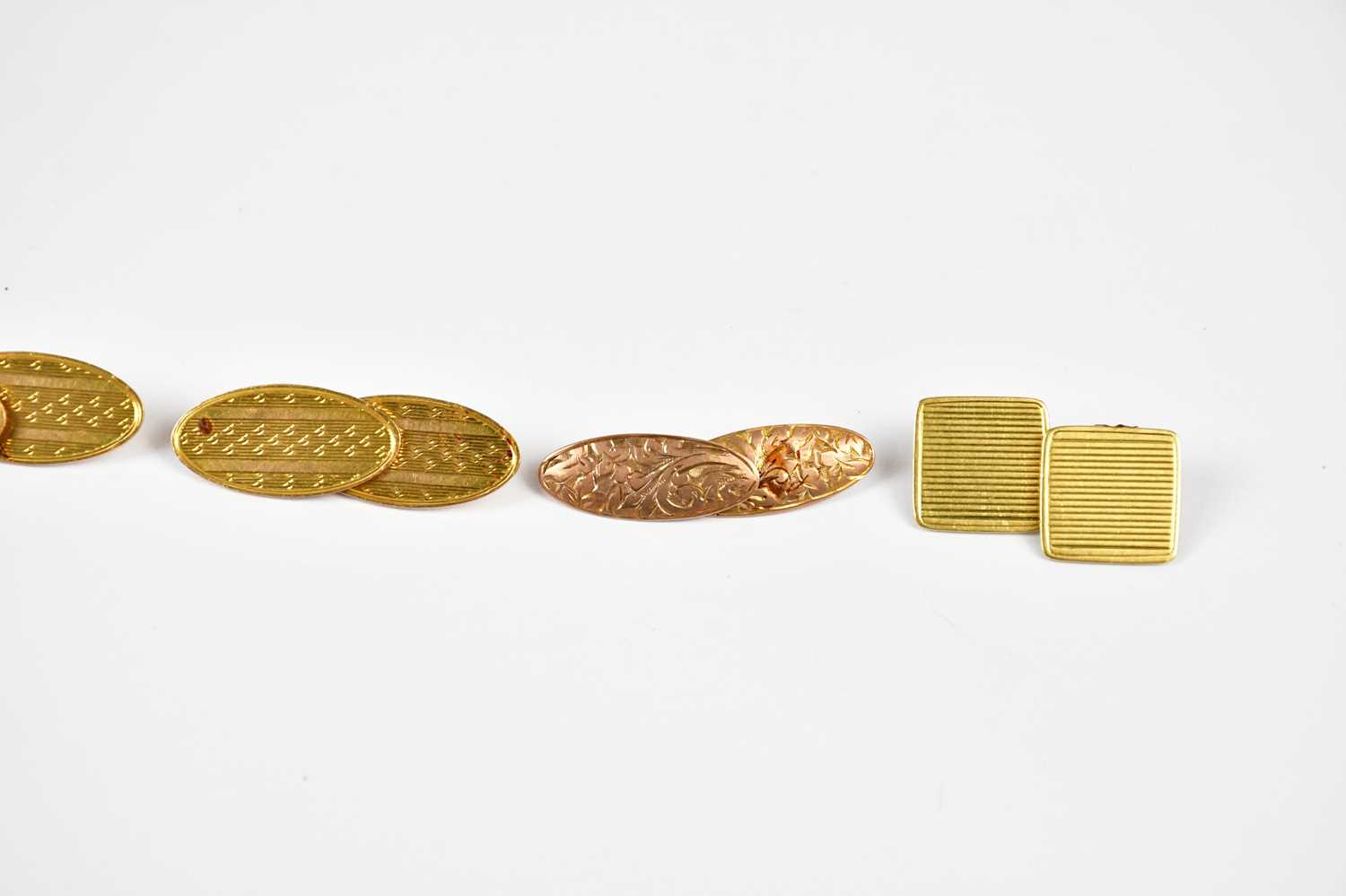 A pair of 15ct yellow gold cufflinks (8.46g), and two pairs of 9ct yellow gold cufflinks (11.48g) - Image 3 of 3