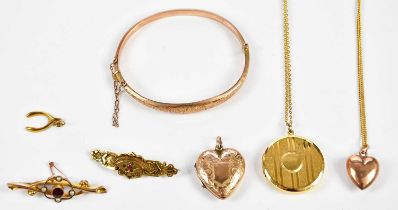 A group of 9ct gold and yellow metal jewellery, including a bangle, pendant on chain, brooch, etc,
