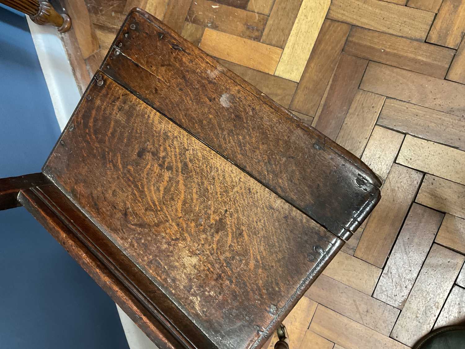 A pair of oak back stools, circa 1700, with panelled backs and plank seats, on turned and block - Image 5 of 12