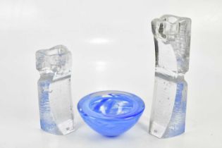 KOSTA BODA; a blue glass bowl, diameter 18cm, together with a pair of graduated clear glass