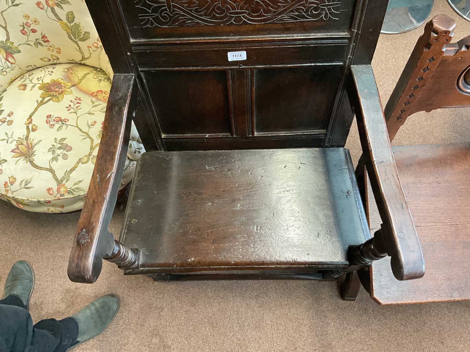 An 18th century and later oak wainscot type chair with carved back and single plank seat, on block - Image 5 of 16