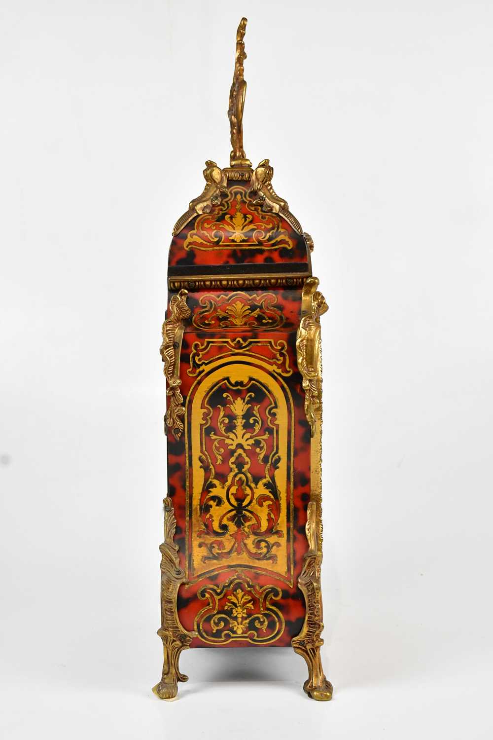 A reproduction Boulle work effect mantel clock in the Rococo style, the dial set with Roman - Image 6 of 9