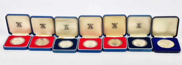 Four cased Elizabeth II silver proof Silver Jubilee crowns, silver Queen Elizabeth II proof coin,