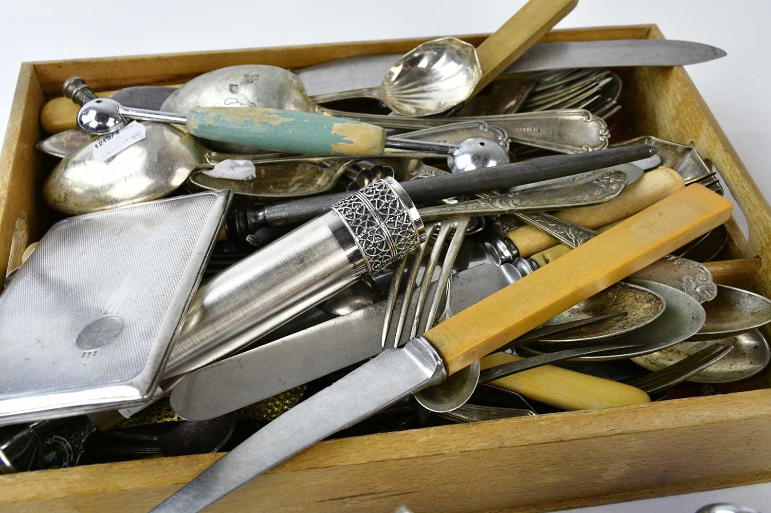 A small quantity of assorted plated items including cutlery, vases, etc. - Image 4 of 4