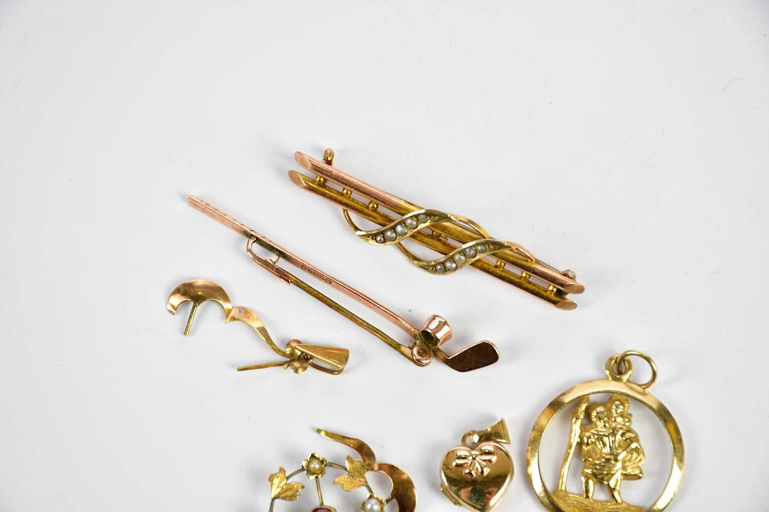 A group of 9ct gold and yellow metal comprising two brooches, a damaged Art Nouveau pendant, three - Image 2 of 3