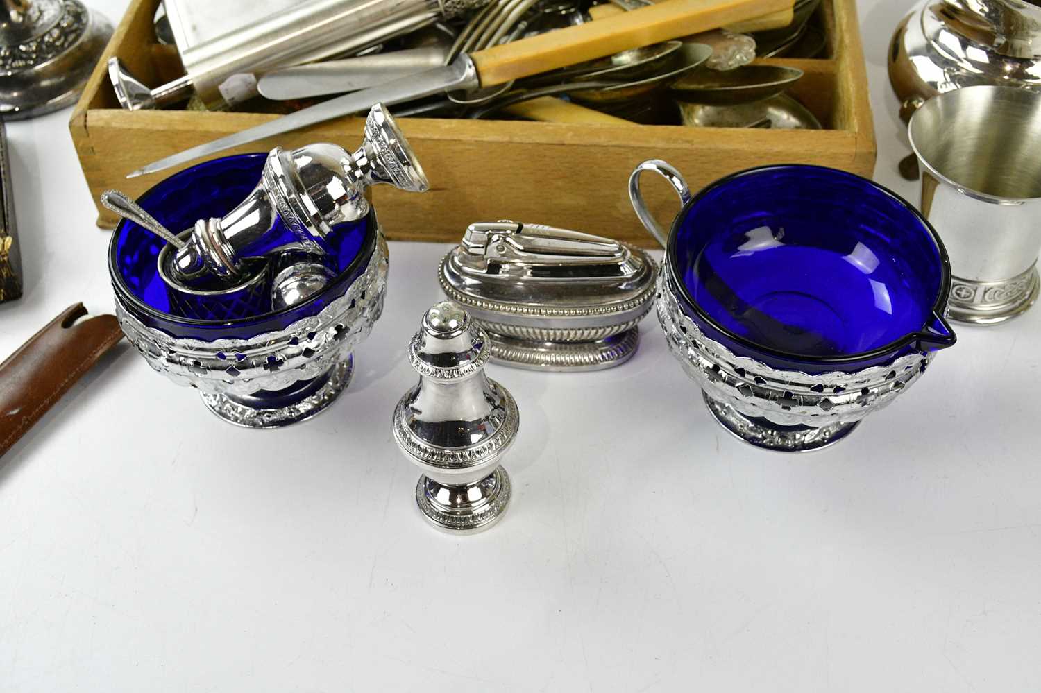 A small quantity of assorted plated items including cutlery, vases, etc. - Image 2 of 4