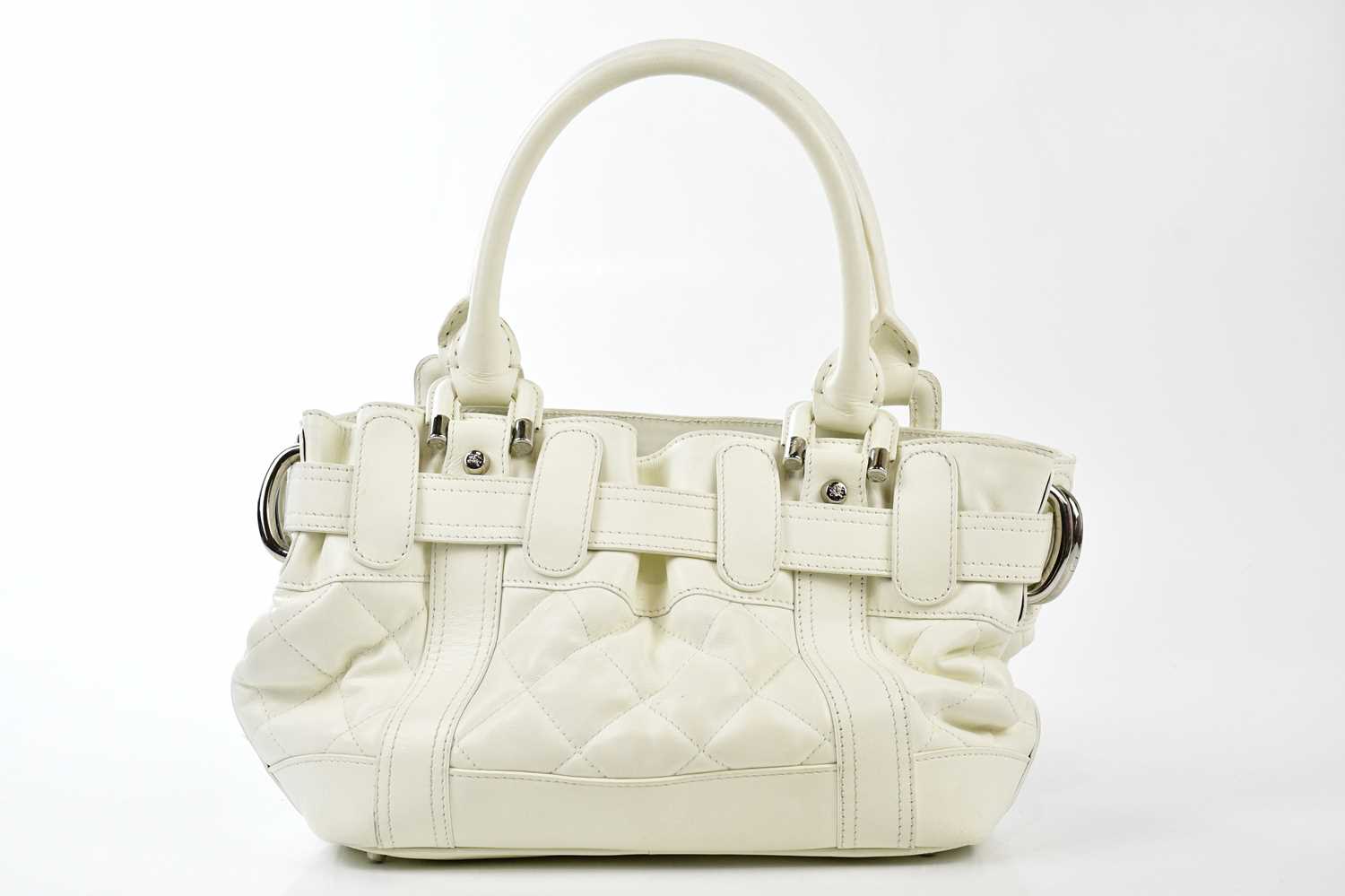 BURBERRY; a white calfskin leather quilted handbag with buckle embellishment, two top handles, - Bild 3 aus 3