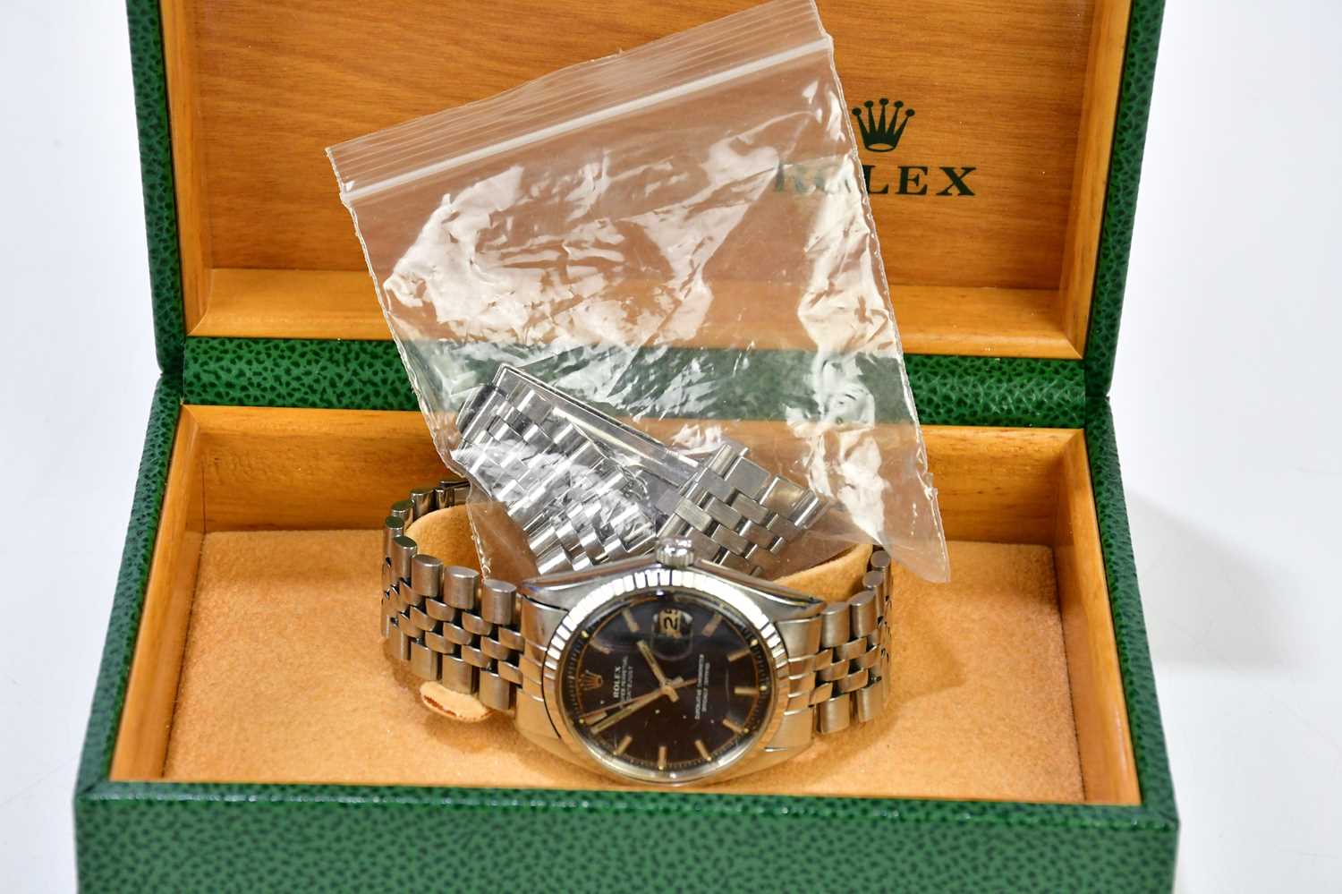 ROLEX; a vintage gentleman's stainless steel Oyster Perpetual Datejust wristwatch with blue dial, - Bild 9 aus 10