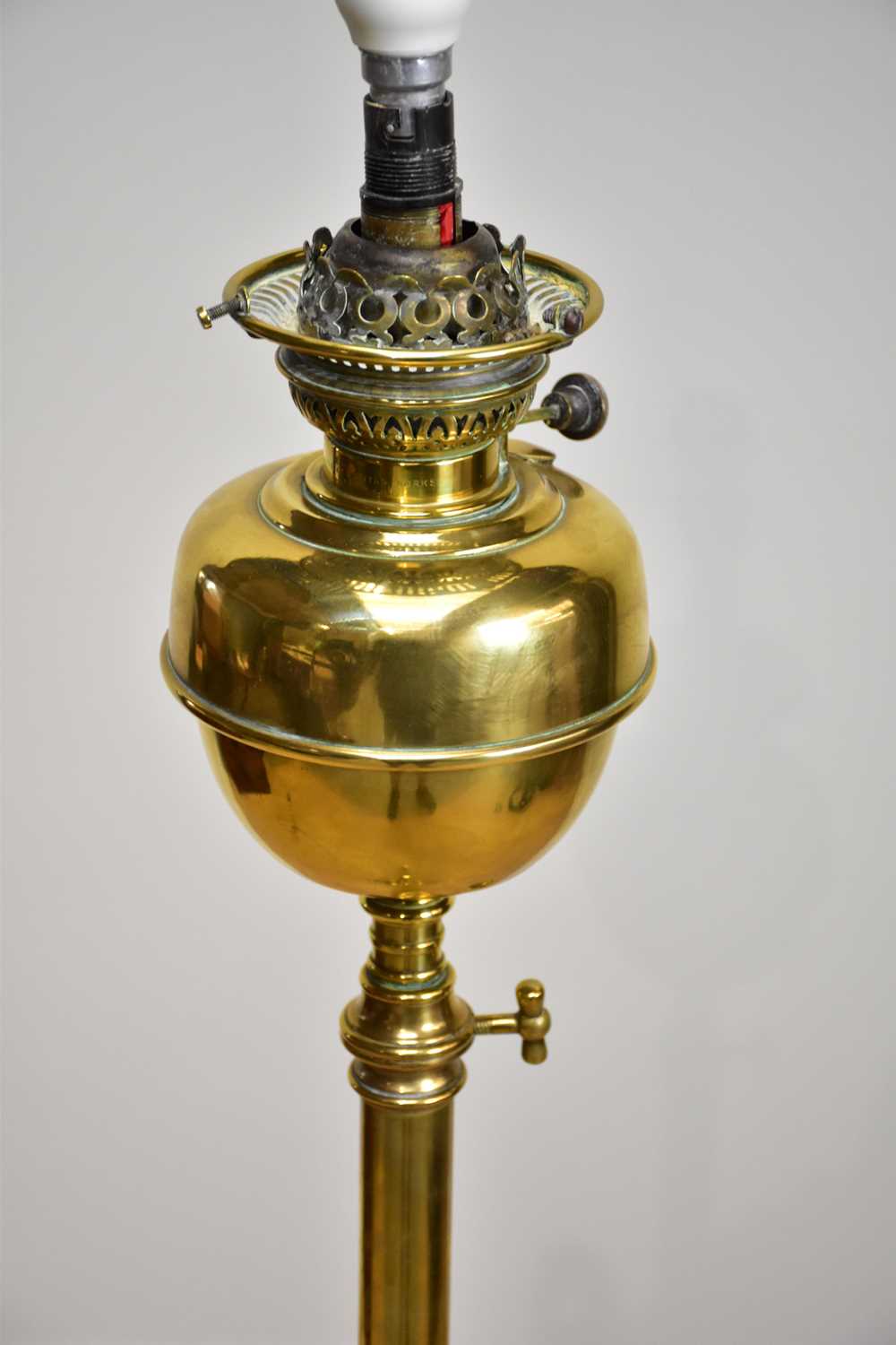 An early 20th century brass telescopic oil lamp, converted, height 140cm. - Image 2 of 2