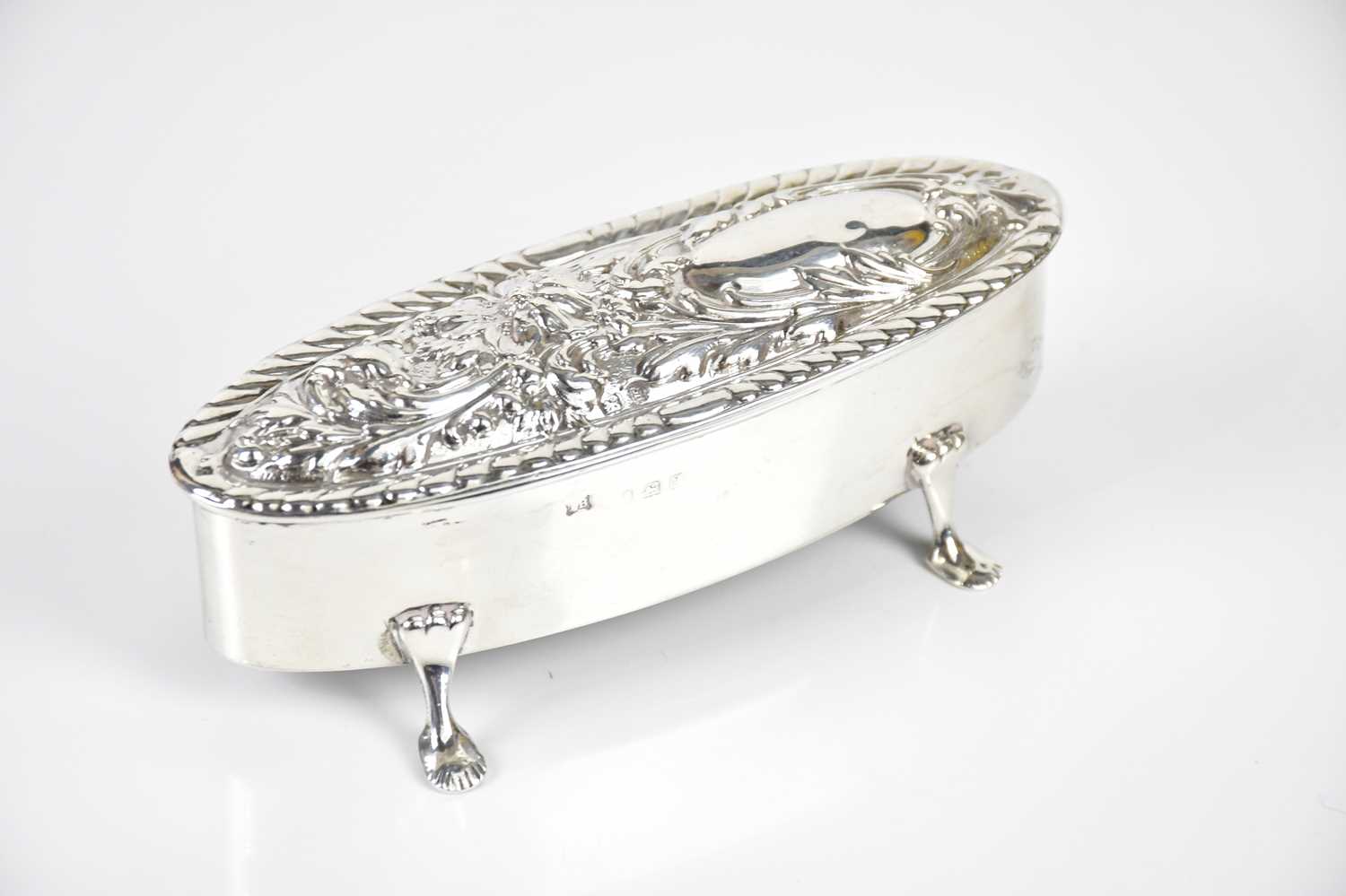 THOMAS BISHTON; an Edward VII hallmarked silver trinket box, the hinged lid with embossed Art