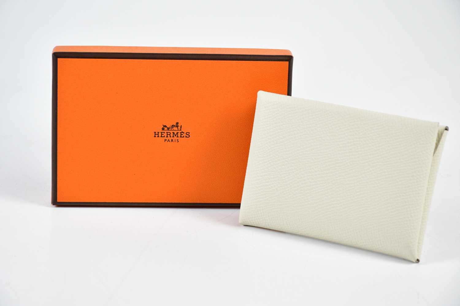 HERMÈS; an unused Calvi Epsom calfskin leather cream Duo compact card holder, in original box, 15 - Image 2 of 3