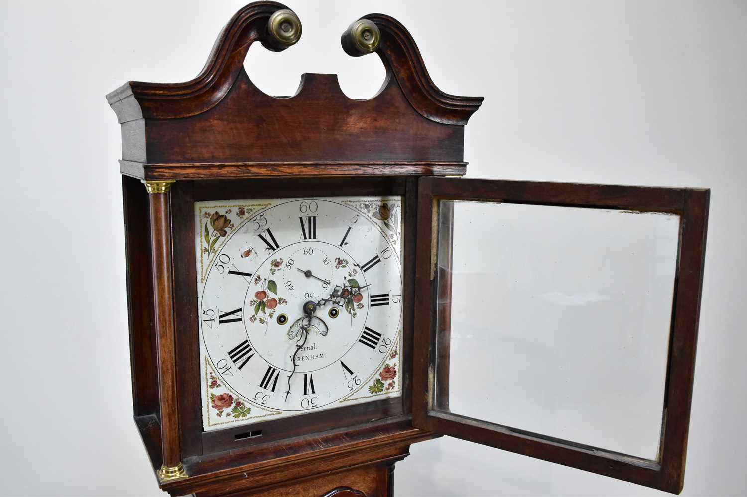 FERNAL, WREXHAM; an 18th century eight day longcase clock, the painted dial set with Roman and - Bild 3 aus 6