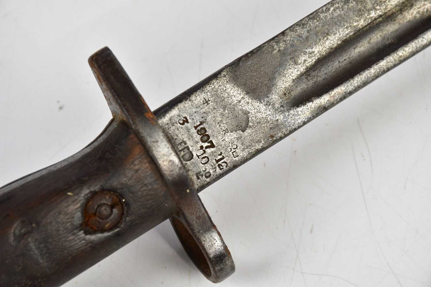 A 1907 pattern bayonet, length of blade 42cm. - Bild 5 aus 5