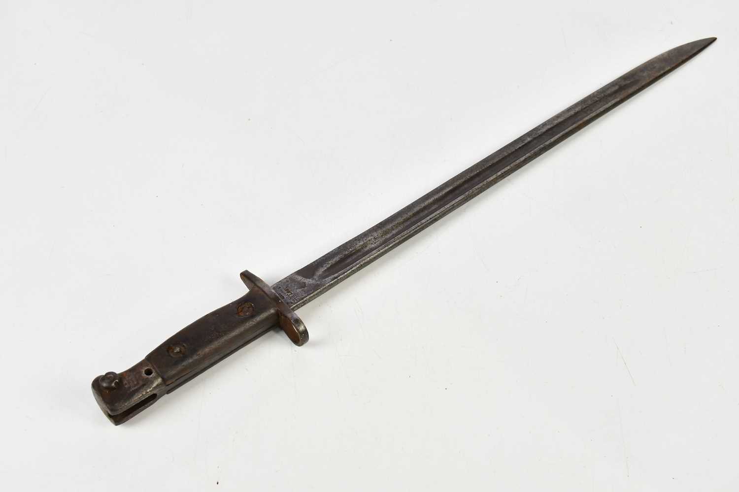A 1907 pattern bayonet, length of blade 42cm. - Bild 4 aus 5