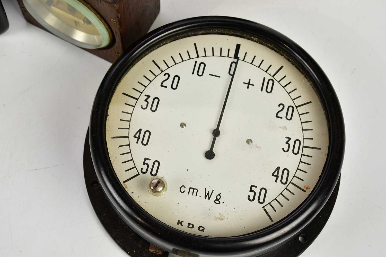 GENERAL ELECTRIC CO LTD; a WWI volt meter, number 6486 and dated 1915, height 9cm, with a record - Image 4 of 4
