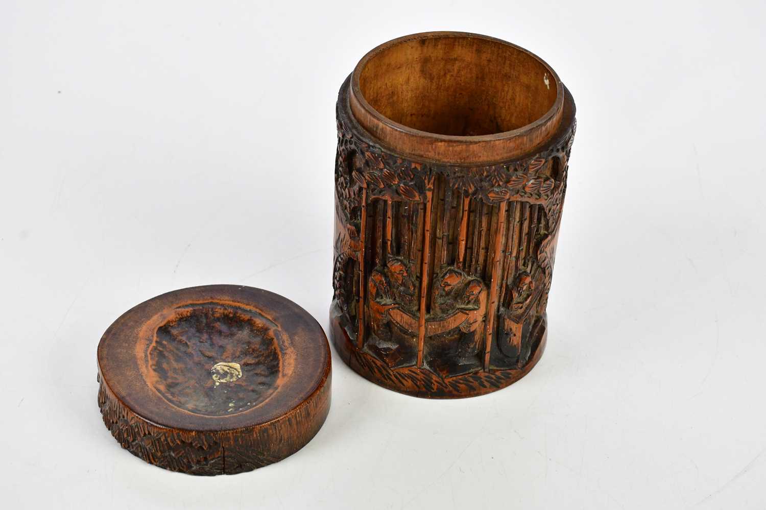 A Chinese carved bamboo brush pot and lid decorated with gods, height 16cm, together with a - Bild 6 aus 6