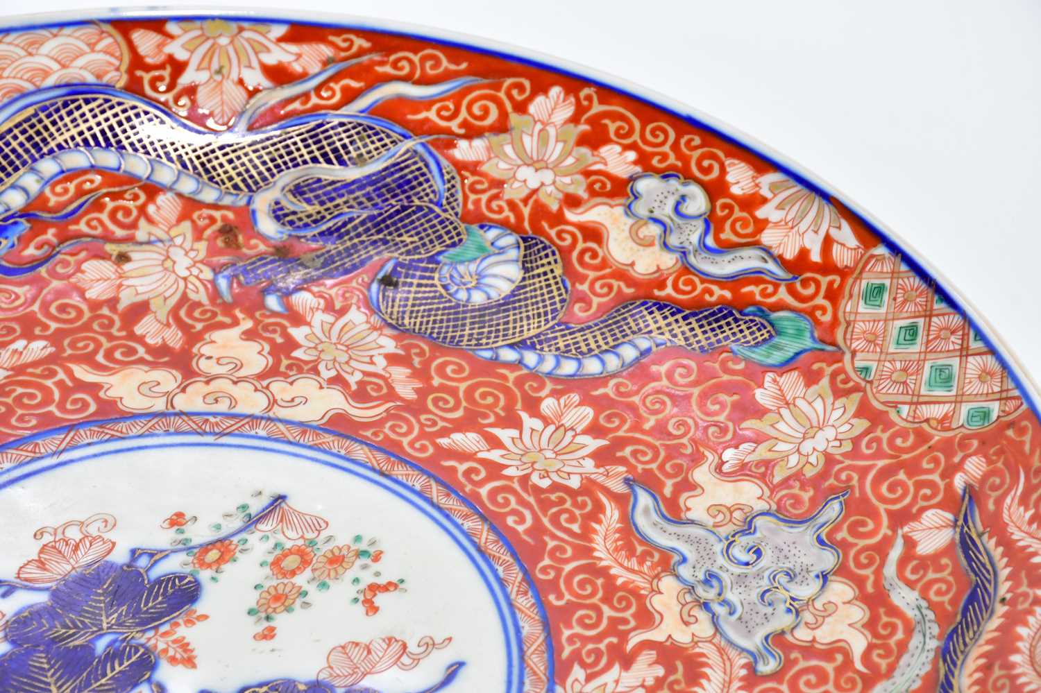 A late 19th century Japanese Imari wall charger decorated with butterflies, a three claw dragon - Bild 2 aus 6