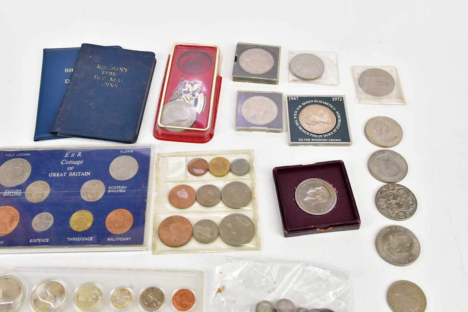 A collection of predominantly British coins including commemorative crowns, various threepence - Image 2 of 3