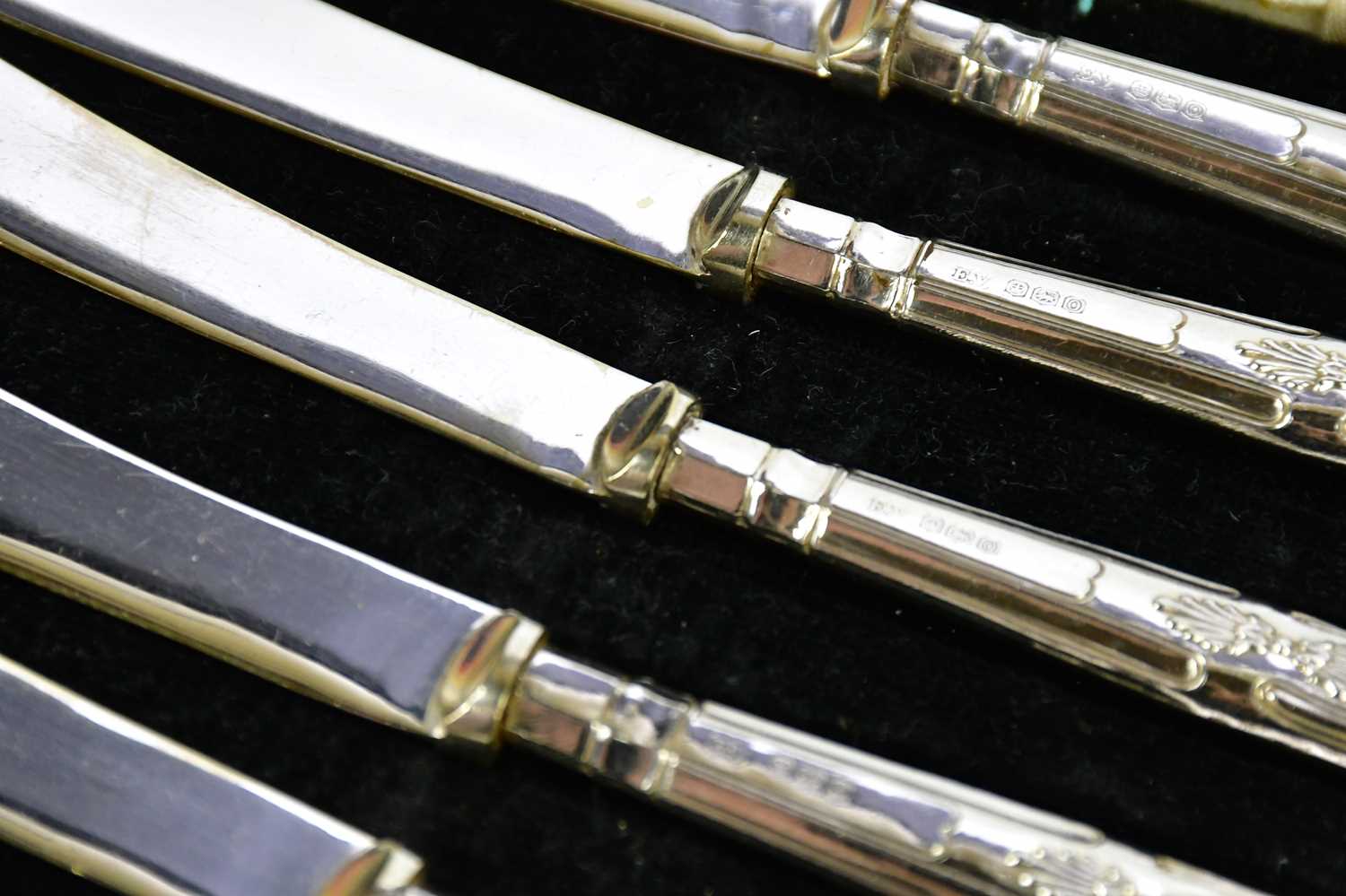VINERS; a cased set of six hallmarked silver handled butter knives, with a silver plated food pusher - Image 2 of 4