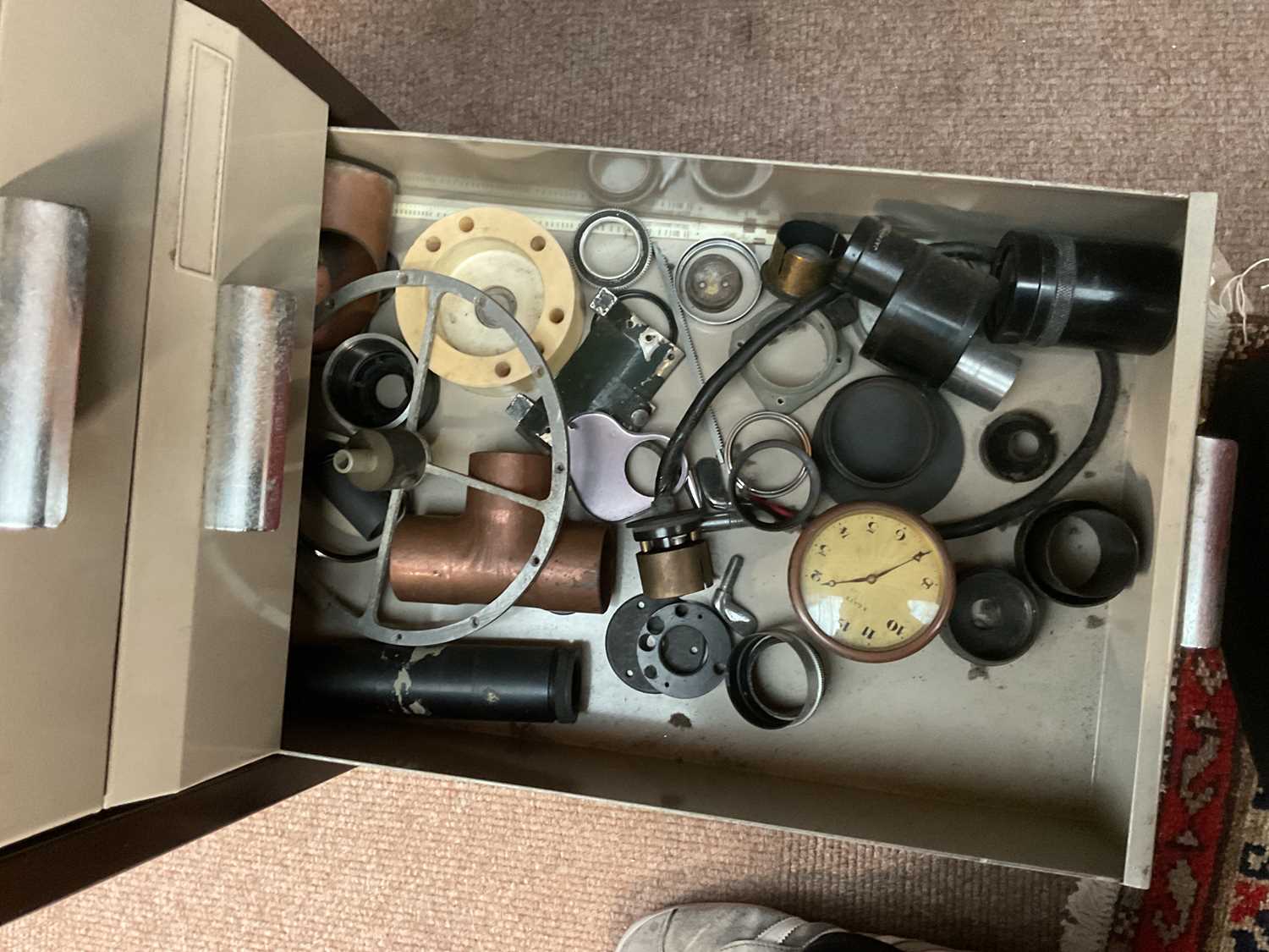 A miscellany of modern wristwatches, lenses and other component parts, in one box and two metal - Bild 12 aus 18