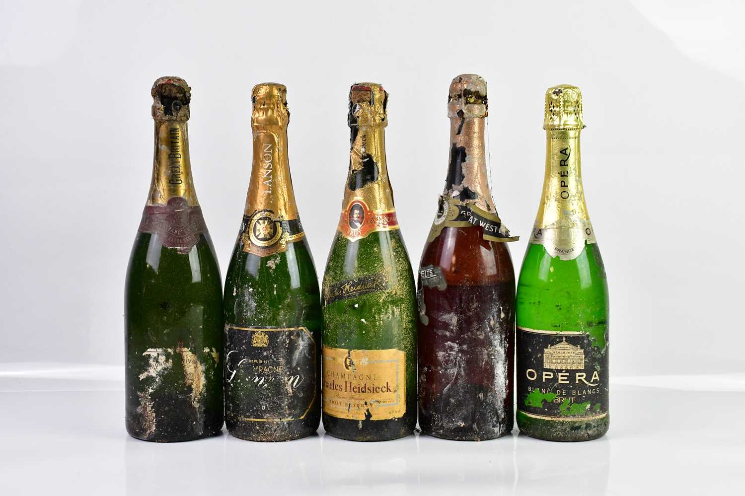 CHAMPAGNE/SPARKLING WINE; five bottles including Charles Heidsieck Brut Reserve, Lanson etc.