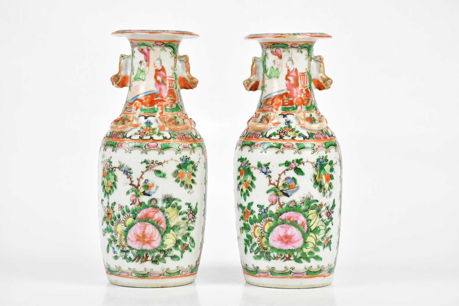 A pair of early 20th century Chinese Canton vases with moulded animal handles and climbing serpents, - Bild 3 aus 6