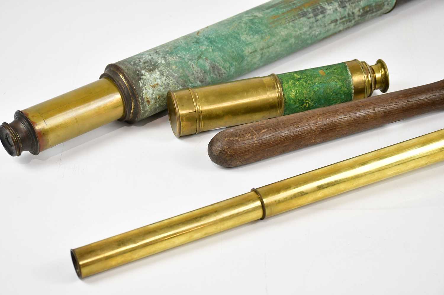 Three brass cased telescopes including a three draw example, also a truncheon (4). - Bild 2 aus 4