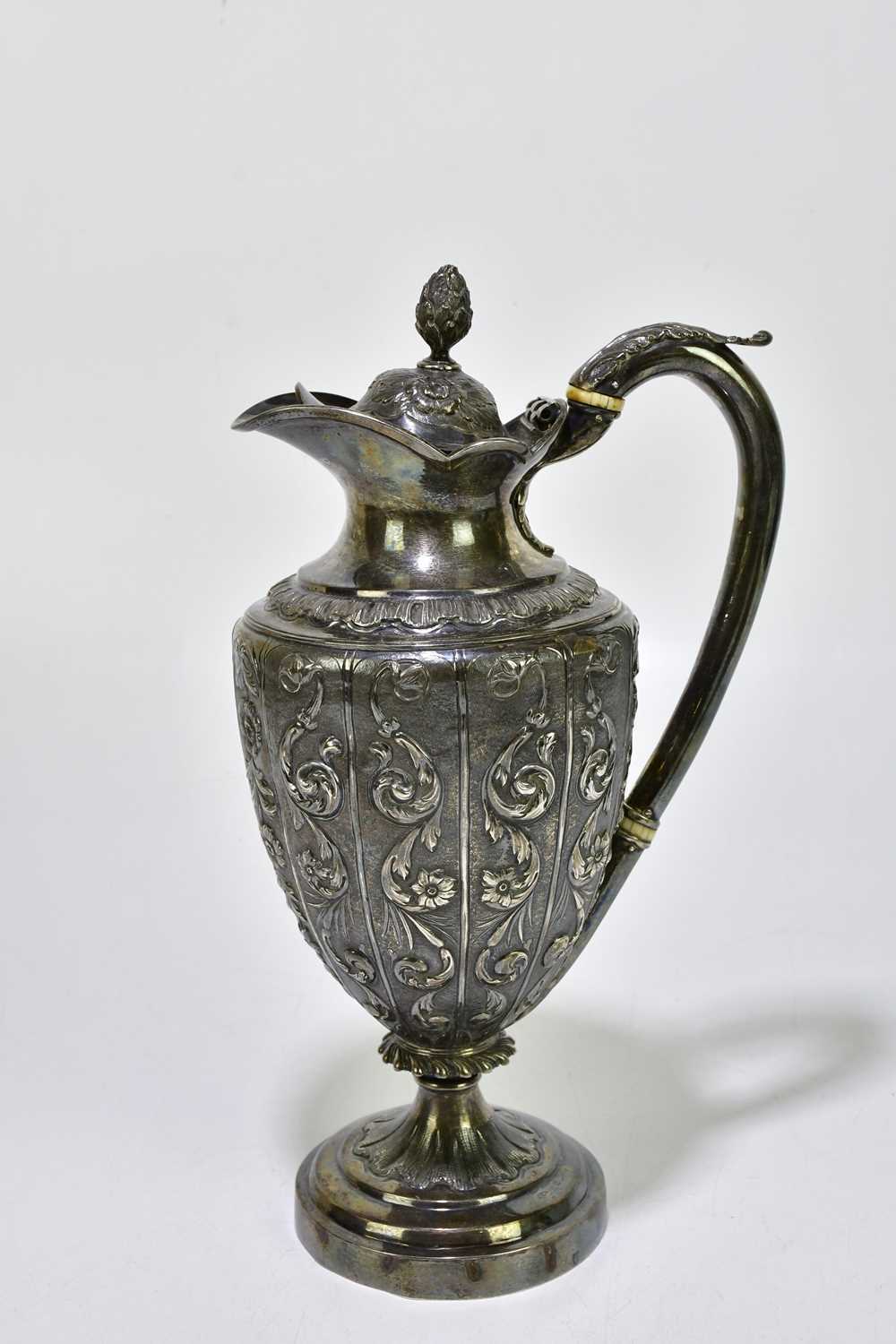 A Georgian hallmarked silver wine ewer, with cast and repoussé decoration of scrolls and foliates, - Bild 2 aus 6