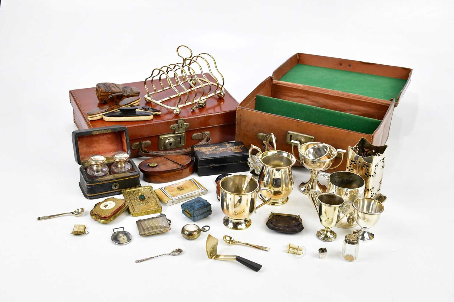 An assortment of collectors' and silver plated including various sewing implements, assorted