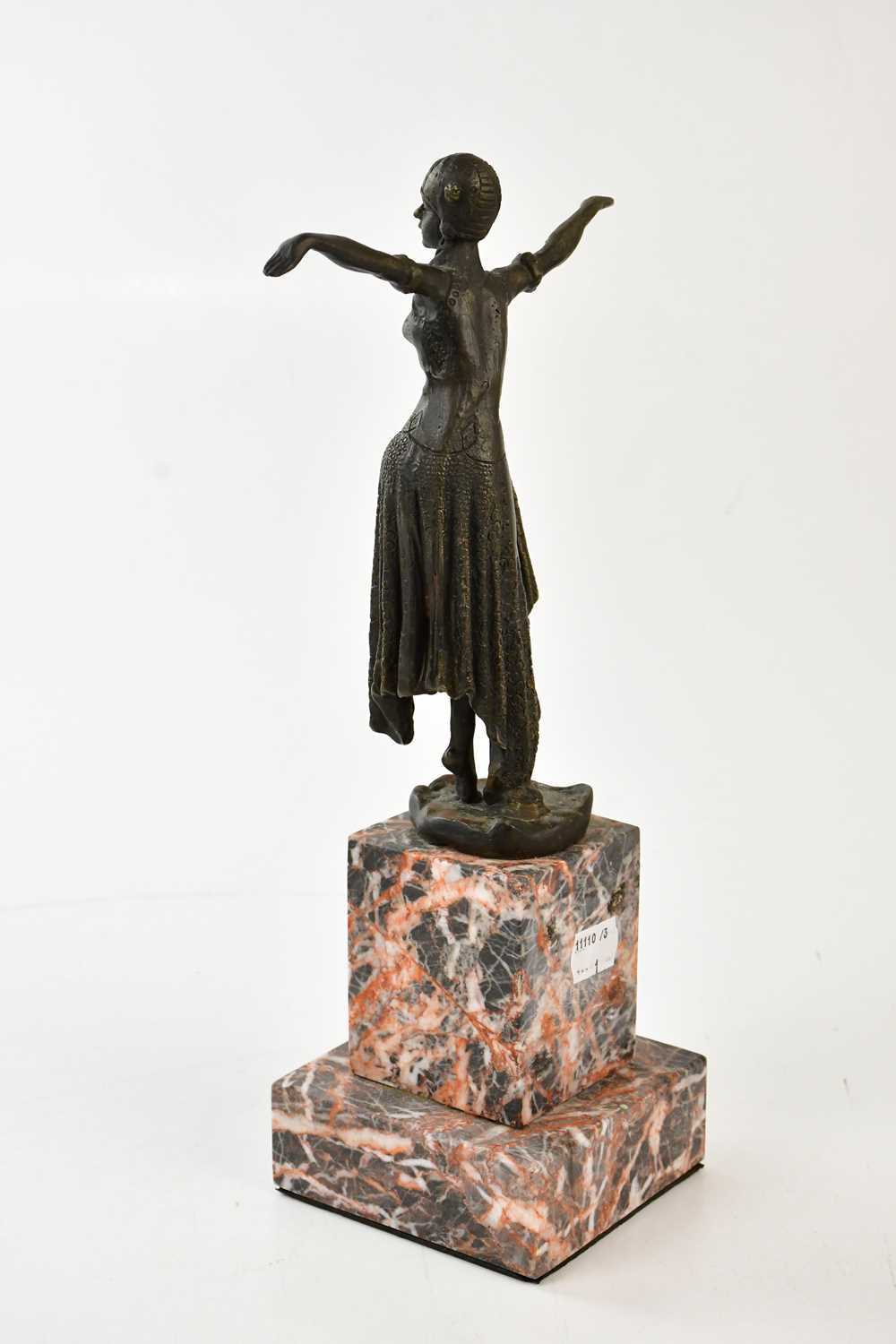 An Art Deco style bronze figure of dancing female, on marble base, height 32cm. - Bild 3 aus 4