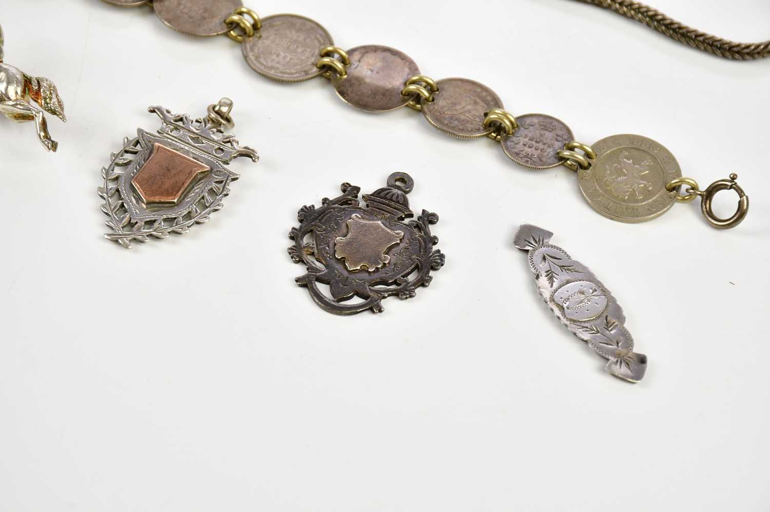 A small collection of silver jewellery to include ring, locket, bracelet, etc. - Image 2 of 5