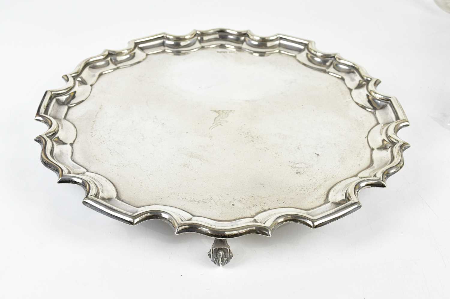 LEE & WIGFULL; a George V hallmarked silver salver with pie crust edge and central family crest, - Image 2 of 4