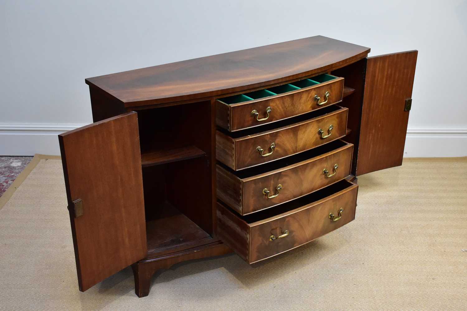 A reproduction mahogany bowfront sideboard with four drawers flanked by single panelled cupboard - Bild 2 aus 4