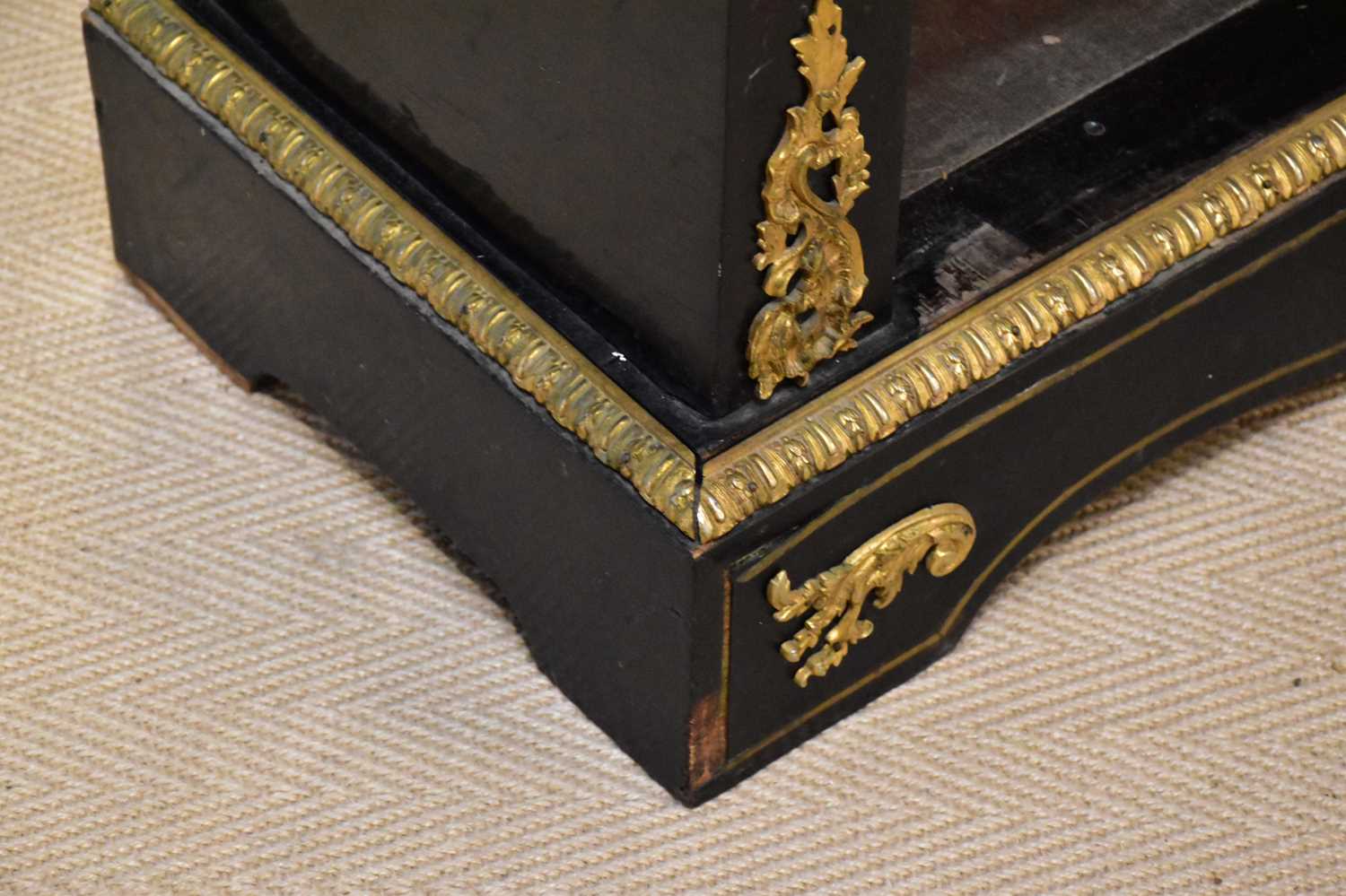 A 19th century ebonised brass bound Boulle work pier cabinet, with single panelled door on plinth - Bild 4 aus 5