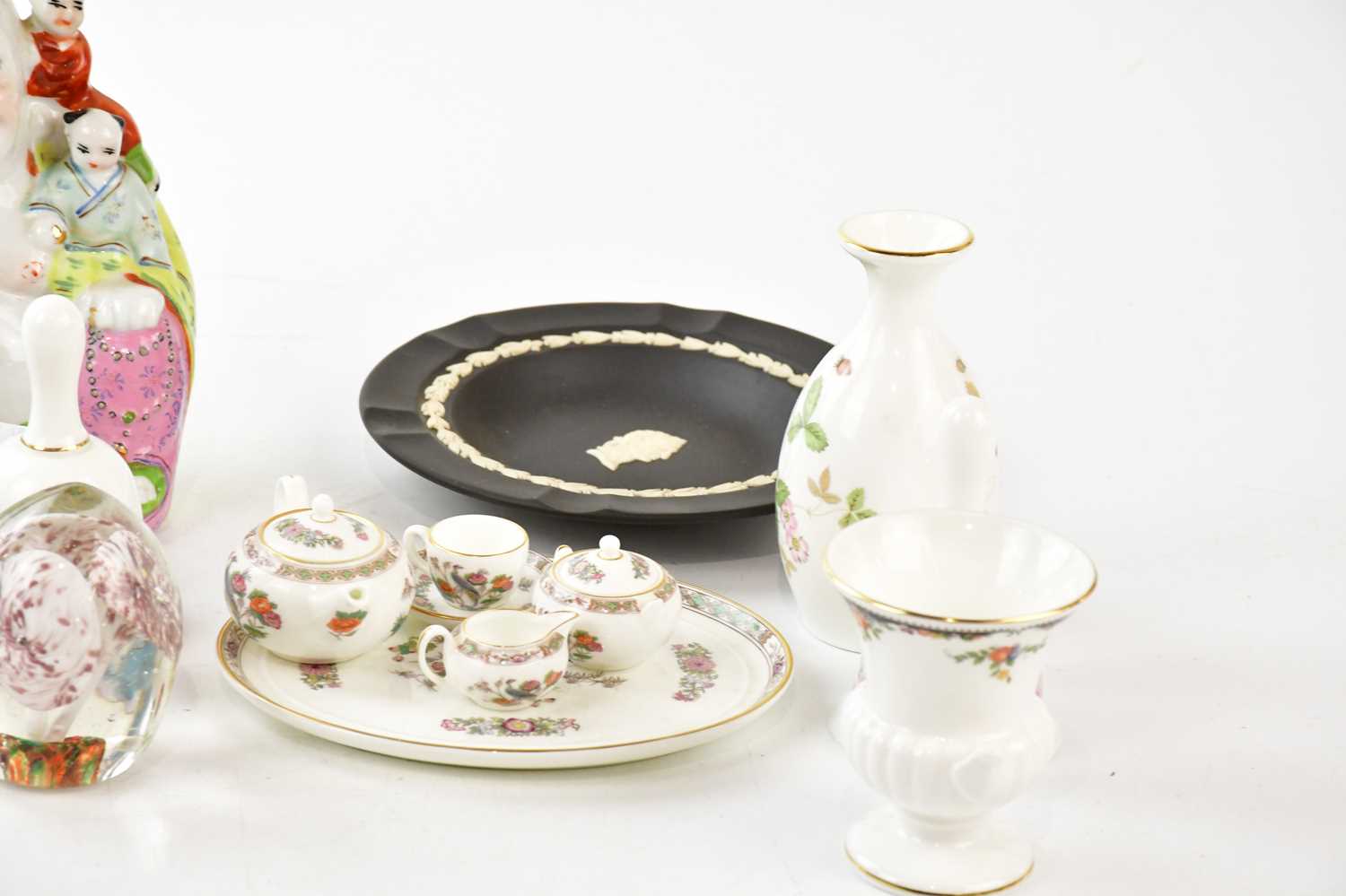 A small collection of ceramics to include a Wedgwood jasperware dish, a Lladro figure, a Wedgwood - Image 3 of 4