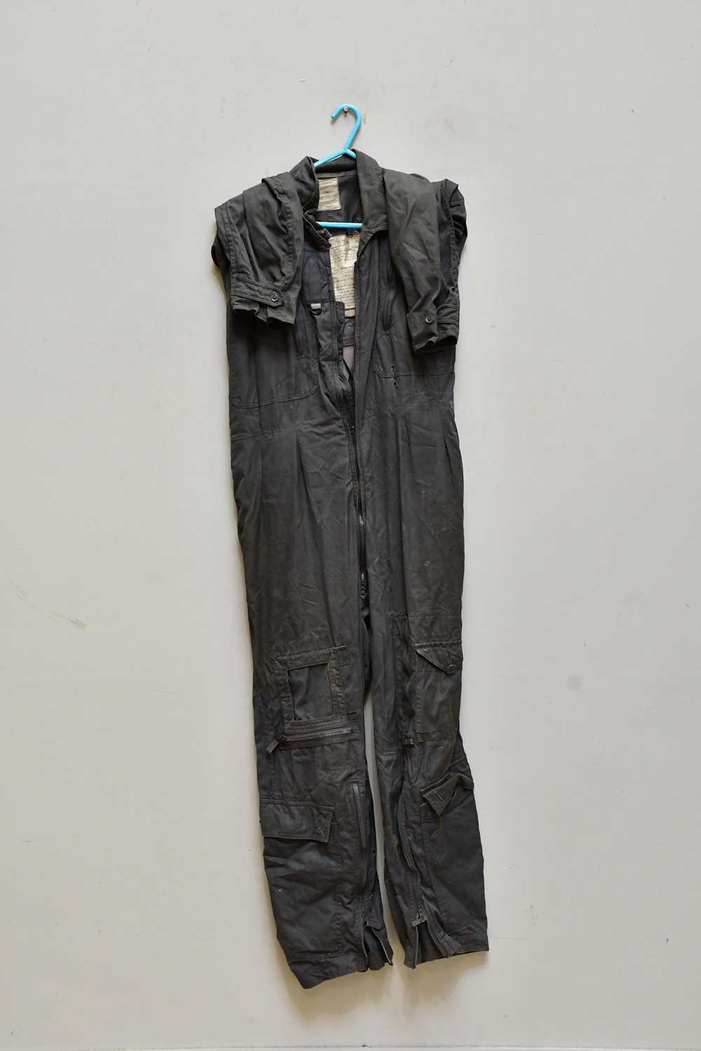 An RAF MK4/ MK4a air crew flight suit together with a further flight suit. Condition Report: The RAF - Bild 2 aus 9