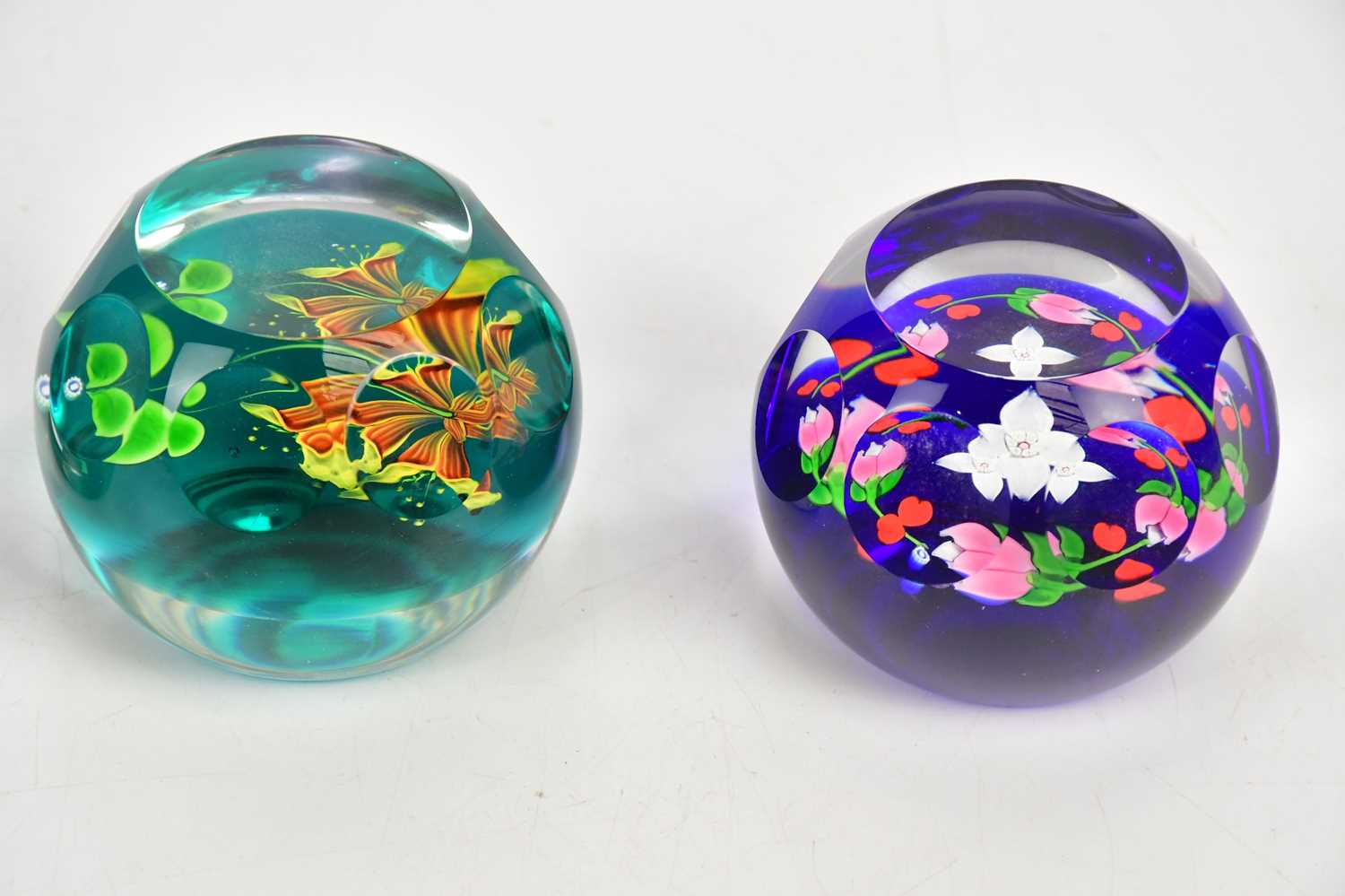 WHITEFRIARS, CAITHNESS; four contemporary faceted glass limited edition paperweights including ' - Bild 3 aus 4