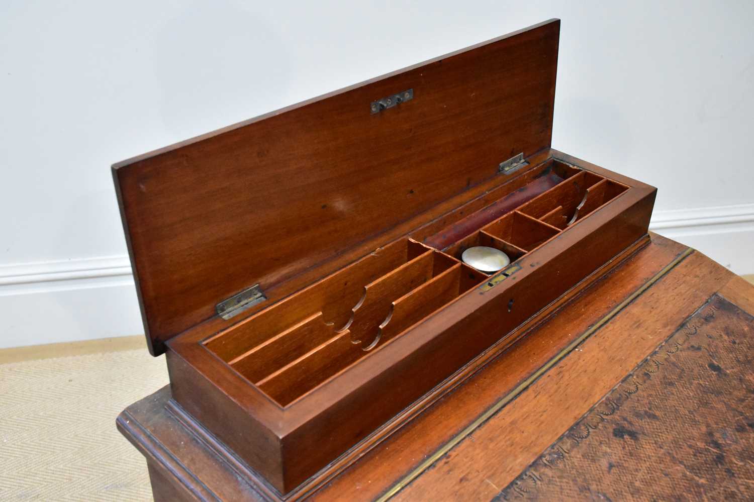 An Edwardian mahogany Davenport with four drawers to the right hand side and four faux drawers to - Image 3 of 4