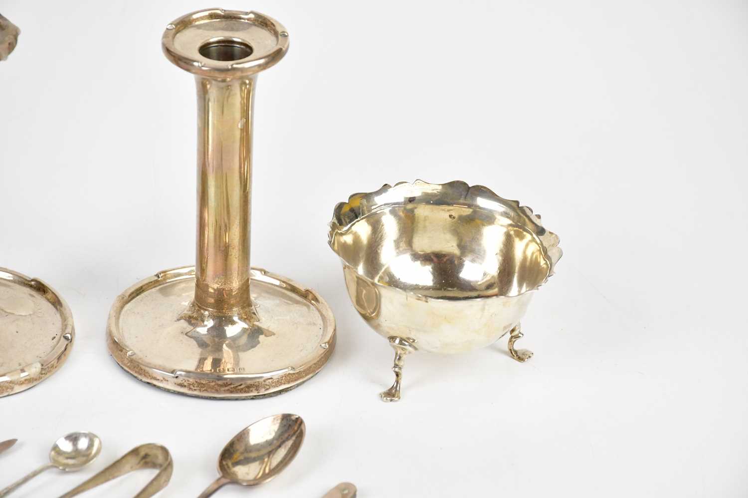 A pair of George V hallmarked silver candlesticks, Birmingham 1912, height 14cm (weighted), a - Image 3 of 4